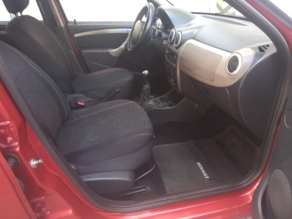 sandero_interior