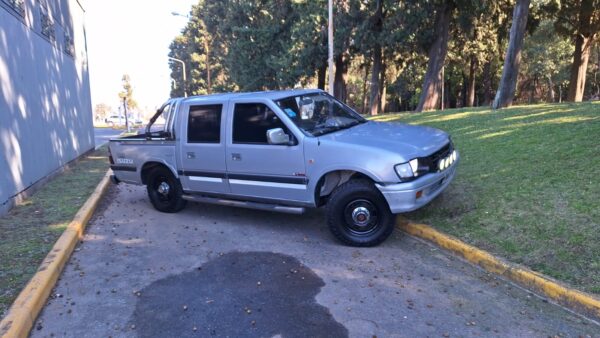 DISPONIBLE - Pick Up Isuzu 3.1 Turbo Diesel 4x4 - 2001