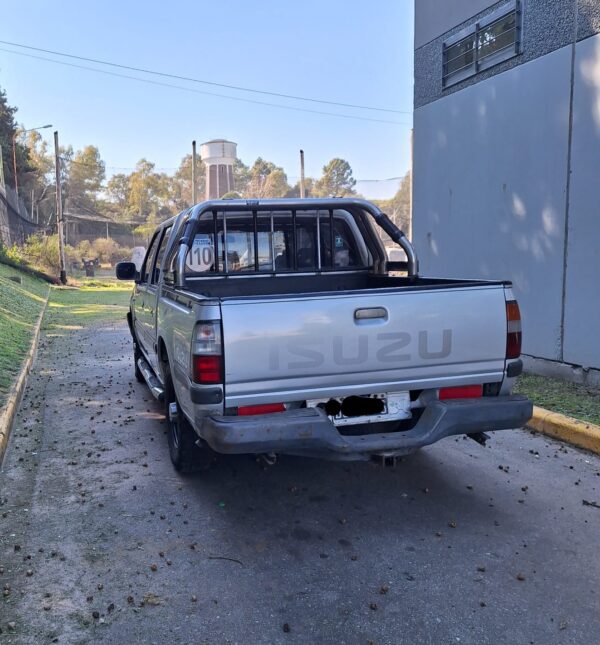 DISPONIBLE - Pick Up Isuzu 3.1 Turbo Diesel 4x4 - 2001 - Imagen 7