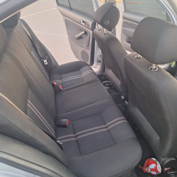 DISPONIBLE - VW Bora Trendline 2.0 - Manual - 2013 - Imagen 7