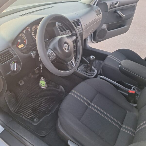 DISPONIBLE - VW Bora Trendline 2.0 - Manual - 2013 - Imagen 8