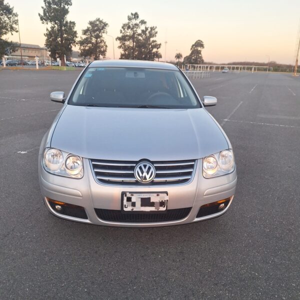 DISPONIBLE - VW Bora Trendline 2.0 - Manual - 2013 - Imagen 4