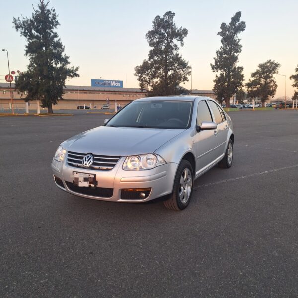DISPONIBLE - VW Bora Trendline 2.0 - Manual - 2013 - Imagen 6